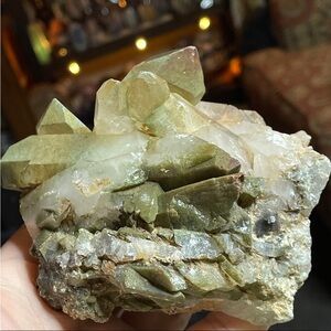 Chlorine quartz specimen